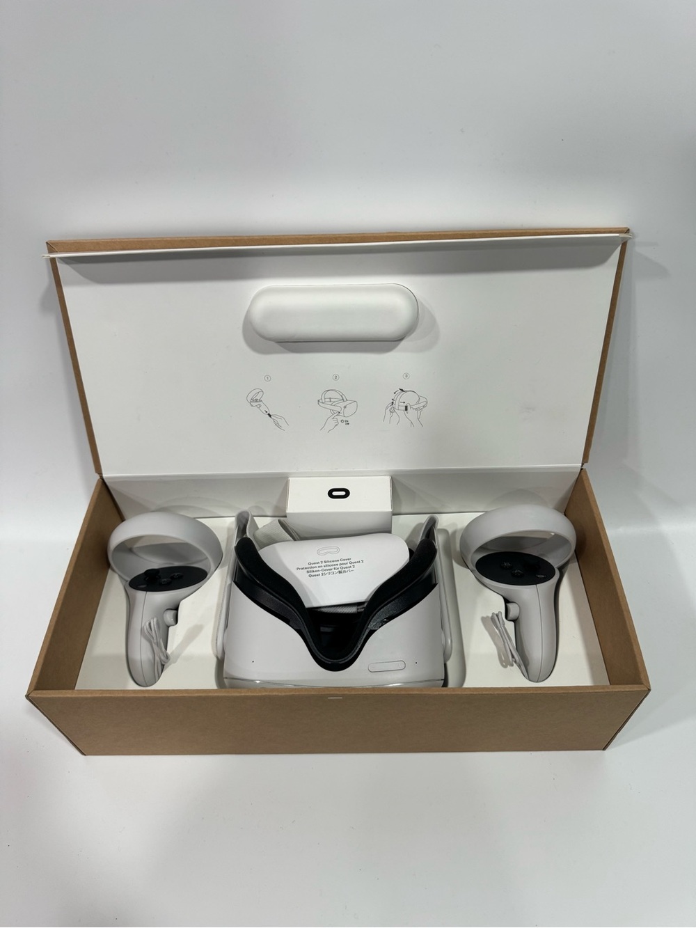 New Oculus Quest 2 128 GB VR Headset with Touch Controllers - White - Picture 11 of 13